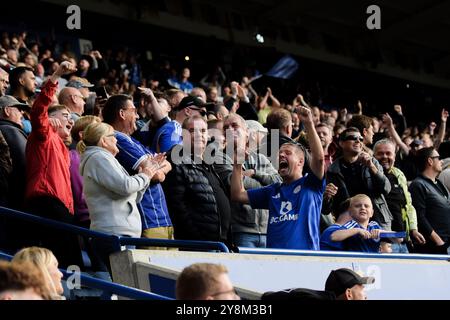 Leicester, Großbritannien. Oktober 2024. Die Fans von Leicester City feiern am 5. Oktober 2024 im King Power Stadium, Leicester, England, Großbritannien beim Spiel der englischen Premier League von Leicester City FC gegen Bournemouth FC. Credit: Every Second Media/Alamy Live News Stockfoto