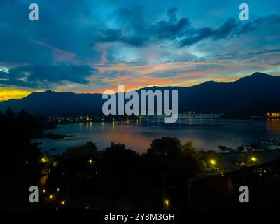 Blick auf den See Kawaguchi in Fujikawaguchiko in der Präfektur Yamanashi in der Nähe des Fuji, Japan Stockfoto