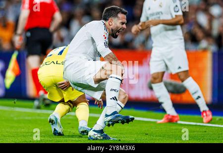 Madrid, Deutschland. Oktober 2024. Fussball La Liga 9. Spieltag Real Madrid - FC Villarreal am 05.10.2024 im Estadio Santiago Bernabeu in Madrid Dani Carvajal ( Madrid ) verletzt sich Foto: Revierfoto Credit: ddp Media GmbH/Alamy Live News Stockfoto