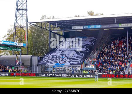 Deventer, Niederlande. Oktober 2024. DEVENTER, Stadion de Adelaarshorst, 10.06.2024, Saison 2024/2025, niederländische Eredivisie. Während des Spiels Go Ahead Eagles - Heracles, Atmosphere Action Credit: Pro Shots/Alamy Live News Stockfoto