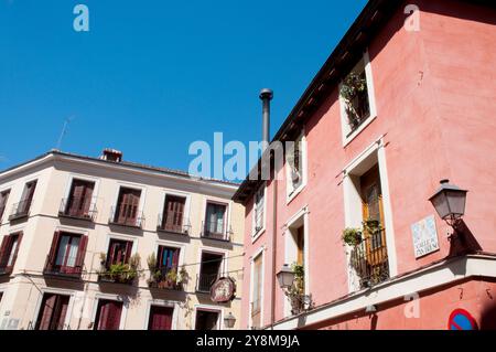 Fassaden in San Bruno-Straße. Madrid, Spanien. Stockfoto