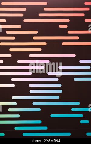 Abstrakter LED-Wandhintergrund. Code auf dem Bildschirm. Abstraktes geometrisches Muster mit farbigen Elementen. Einzigartiges Design Abstraktes Digitales Pixel. Glühende Abstrakte Darstellung Stockfoto