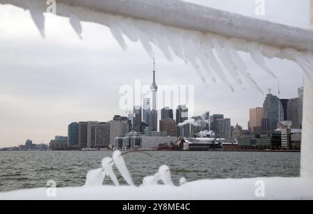 Toronto Polson Pier Winter Eissturm Skyline Stadt Stockfoto