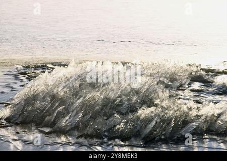 Eiskristalle bilden sich am Lake Saskatchewan Canada Stockfoto