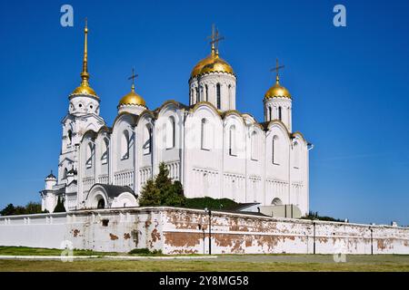 Die Heilige Dormition Kathedrale in Wladimir, Russland. Der alte Tempel aus weißem Stein. Himmelfahrt Kathedrale. Stockfoto