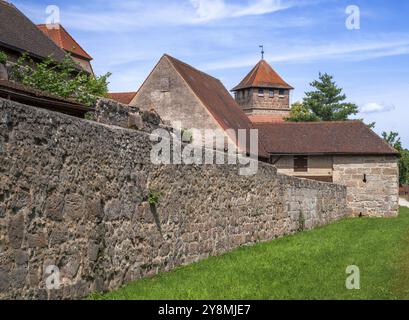 Historische mittelalterliche Stadtmauer der Stadt Wolframs-Eschenbach (Franken, Deutschland) Stockfoto