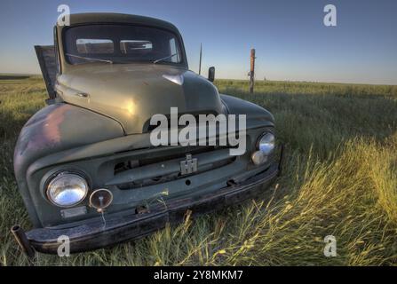 Vintage Bauernhof LKW Saskatchewan Kanada verwittert und alt Stockfoto