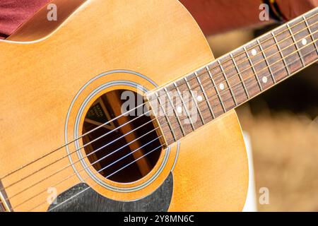 Detail des Körpers einer klassischen spanischen Gitarre, Musikkonzept Stockfoto