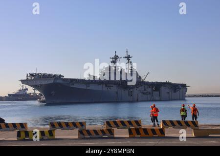 US-Marines und Seeleute mit der Wasp (WSP) Amphibious Ready Group (ARG)-24th Marine Expeditionary Unit (MEU) Special Operations Capable (SOC), sind angekommen Stockfoto