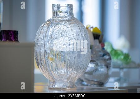 Novy Bor, Tschechische Republik. Oktober 2024. Ausstellung des XV. Internationalen Glassymposiums (IGS) in Novy Bor, Tschechische Republik, 5. Oktober 2024. Quelle: Radek Petrasek/CTK Photo/Alamy Live News Stockfoto