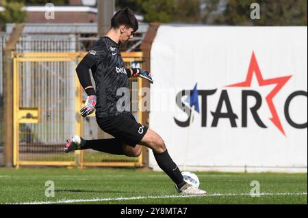 Geel, Belgien. Oktober 2024. Genks Torhüter Mike Penders wurde während eines Fußballspiels zwischen Jong Genk und RSCA Futures am Sonntag, den 6. Oktober 2024 in Geel, am 7. Tag der 2. Liga der Challenger Pro League 2024-2025 1B der belgischen Meisterschaft, in Aktion dargestellt. BELGA FOTO JILL DELSAUX Credit: Belga News Agency/Alamy Live News Stockfoto