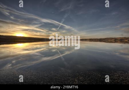 Buffalo-Pfund-See bei Sonnenuntergang, bunt und heiter Stockfoto