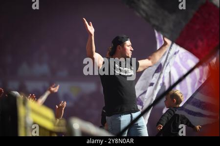 Brüssel, Belgien Oktober 2024. Anderlechts Anhänger wurden während eines Fußballspiels zwischen RSC Anderlecht und Standard de Lüttich am Sonntag, den 6. Oktober 2024 in Brüssel, am 10. Tag der Saison 2024-2025 der ersten Liga der „Jupiler Pro League“ der belgischen Meisterschaft, dargestellt. BELGA PHOTO VIRGINIE LEFOUR Credit: Belga News Agency/Alamy Live News Stockfoto