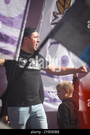 Brüssel, Belgien Oktober 2024. Anderlechts Anhänger wurden während eines Fußballspiels zwischen RSC Anderlecht und Standard de Lüttich am Sonntag, den 6. Oktober 2024 in Brüssel, am 10. Tag der Saison 2024-2025 der ersten Liga der „Jupiler Pro League“ der belgischen Meisterschaft, dargestellt. BELGA PHOTO VIRGINIE LEFOUR Credit: Belga News Agency/Alamy Live News Stockfoto