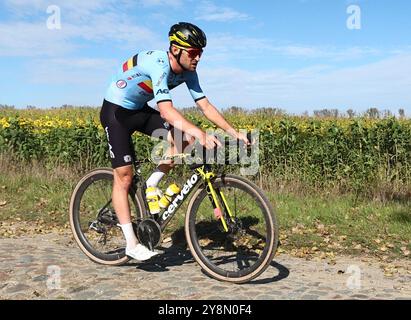 Leuven, Belgien. Oktober 2024. Der belgische Tiesj Benoot wurde während des Männer-Elite-Rennens bei der UCI-Schotterweltmeisterschaft am Sonntag, den 6. Oktober 2024, in Leuven im Einsatz gezeigt. BELGA FOTO DAVID PINTENS Credit: Belga News Agency/Alamy Live News Stockfoto