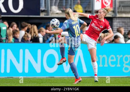 WIJDEWORMER, NIEDERLANDE - 6. OKTOBER: Ilvy Zijp von AZ Alkmaar kämpft im AFAS Stadion am 6. Oktober 2024 in Wijdewormer, Niederlande um den Besitz mit Nadine Noordam von AFC Ajax. (Foto von Ed van de Pol/Orange Pictures) Stockfoto