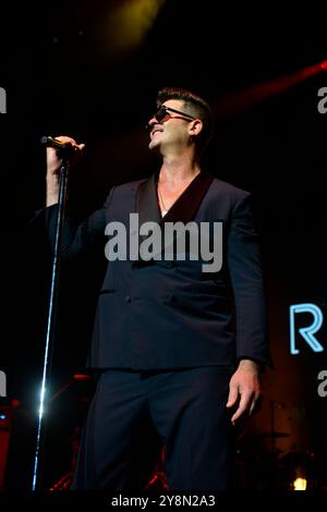 Hollywood, Florida, USA. Oktober 2024. Robin Thicke tritt am 5. Oktober 2024 live auf der Bühne im Hard Rock Live im Seminole Hard Rock Hotel & Casino Hollywood in Hollywood, Florida auf. Quelle: Mpi10/Media Punch/Alamy Live News Stockfoto