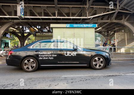 Uber Taxi Berlin Kreuzberg Berlin Deutschland Europa Stockfoto