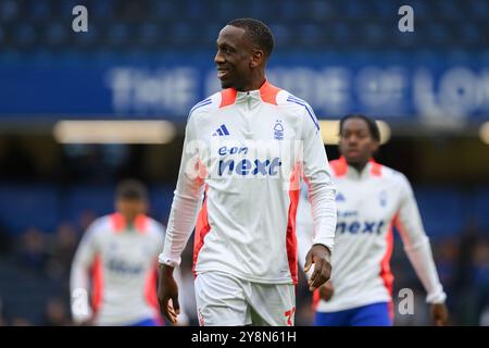 London, Großbritannien. Oktober 2024. Willy Boly aus Nottingham Forest während des Premier League-Spiels zwischen Chelsea und Nottingham Forest an der Stamford Bridge, London, am Sonntag, den 6. Oktober 2024. (Foto: Jon Hobley | MI News) Credit: MI News & Sport /Alamy Live News Stockfoto