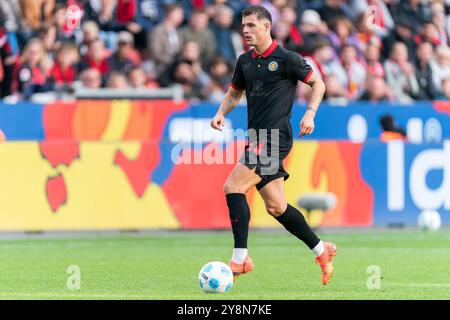 Leverkusen, Deutschland. Oktober 2024. LEVERKUSEN, DEUTSCHLAND - 5. OKTOBER: Granit Xhaka von Bayer 04 Leverkusen während des Bundesliga-Spiels zwischen Bayer 04 Leverkusen und Holstein Kiel in der BayArena am 5. Oktober 2024 in Leverkusen. (Foto von Joris Verwijst/Orange Pictures) Credit: Orange Pics BV/Alamy Live News Stockfoto