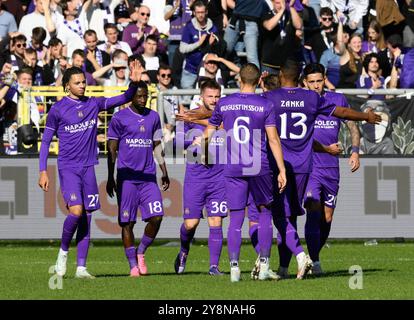 Brüssel, Belgien Oktober 2024. Anderlechts anders Dreyer feiert nach einem Torschuss während eines Fußballspiels zwischen RSC Anderlecht und Standard de Lüttich am Sonntag, den 6. Oktober 2024 in Brüssel, am 10. Tag der Saison 2024-2025 der ersten Liga der „Jupiler Pro League“ der belgischen Meisterschaft. BELGA FOTO JOHN THYS Credit: Belga News Agency/Alamy Live News Stockfoto