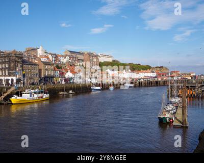 Whitby Harbour von der Swing Bridge aus gesehen Stockfoto