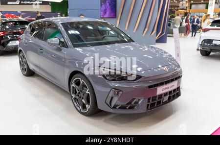 ATHEN, GRIECHENLAND - 5. OKTOBER 2024: Cupra Leon auf der Auto Athina 2024 Motor Show. Stockfoto