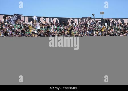 Palermo FC Fans beim Spiel Palermo FC gegen US Salernitana, italienisches Fußball-Spiel der Serie B in Palermo, Italien, 06. Oktober 2024 Stockfoto