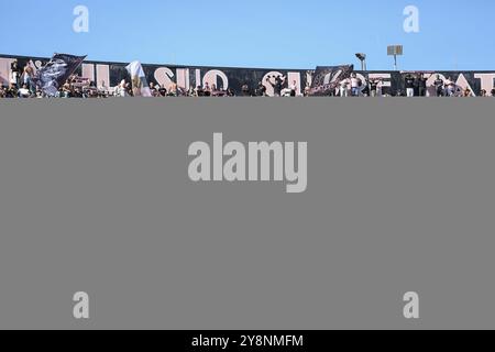 Palermo FC Fans beim Spiel Palermo FC gegen US Salernitana, italienisches Fußball-Spiel der Serie B in Palermo, Italien, 06. Oktober 2024 Stockfoto