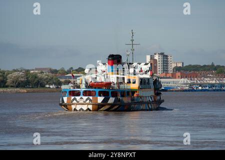 Farbenfrohe Fähre auf dem Fluss Mersey bei Liverpool Stockfoto