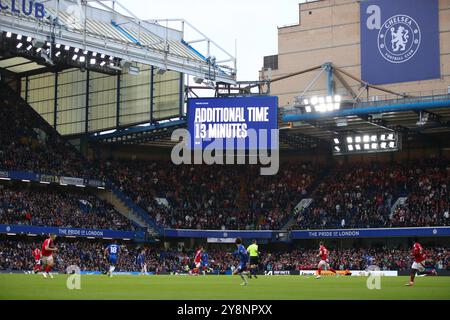 London, Großbritannien. 6. Oktober 2024; Stamford Bridge, Chelsea, London, England: Premier League Football, Chelsea gegen Nottingham Forest; zusätzliche Zeit 13 Minuten auf der Anzeigetafel angezeigt Credit: Action Plus Sports Images/Alamy Live News Stockfoto