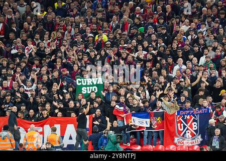 Liverpool, Großbritannien. Oktober 2024. Bologna Fans beim Spiel Liverpool FC gegen Bologna FC UEFA Champions League Runde 1 in Anfield, Liverpool, England, Großbritannien am 2. Oktober 2024 Credit: Every Second Media/Alamy Live News Stockfoto