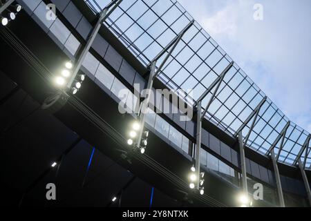 London, England. September 2024. Das Tottenham Hotspur Stadion, das während des Spiels der UEFA Europa League zwischen Tottenham Hotspur und FK Qarabag in London zu sehen war. Stockfoto