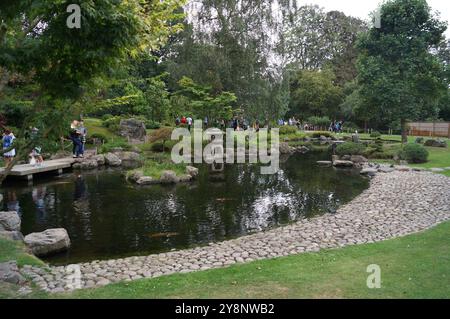 London, Großbritannien: Ein Blick auf den Kyoto Garden im Holland Park, im Royal Borough of Kensington und Chelsea Stockfoto