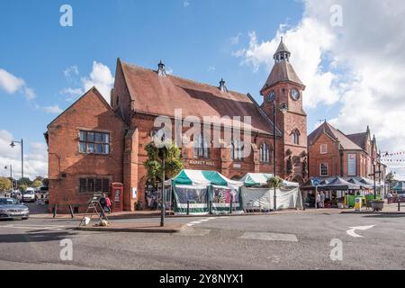 Schwerpunkt des Chartermarktes ist die Sandbacher Markthalle 6-8, High Street Sandbach CW11 1AX. Stockfoto