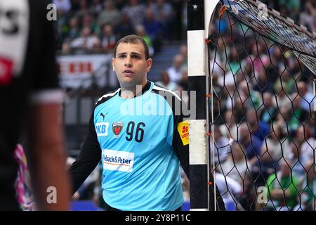 Wetzlar, Deutschland. Oktober 2024. Wetzlar, 6. Oktober 2024: Dejan Milosavljev ( 96 Berlin) während des Liqui Moly Handball-Bundesliga-Spiels zwischen HSG Wetzlar und Füchse Berlin in der Buderus-Arena in Wetzlar. (Julia Kneissl/SPP) Credit: SPP Sport Press Photo. /Alamy Live News Stockfoto