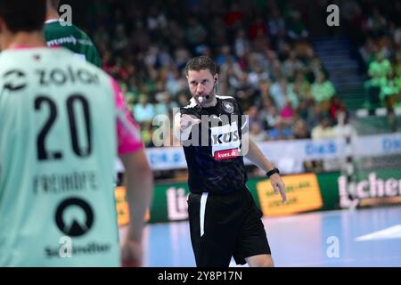 Wetzlar, Deutschland. Oktober 2024. Wetzlar, 6. Oktober 2024: Schiedsrichter Christian vom Dorff beim Liqui Moly Handball-Bundesliga-Spiel zwischen HSG Wetzlar und Füchse Berlin in der Buderus-Arena in Wetzlar. (Julia Kneissl/SPP) Credit: SPP Sport Press Photo. /Alamy Live News Stockfoto