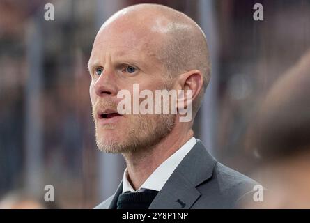 Cheftrainer Toni Soederholm (EHC Red Bull Muenchen). GER, EHC Red Bull Muenchen gegen Koelner Haie, Eishockey, DEL, 7. Spieltag, Saison 2024/2025, 06.10.2024. Foto: Eibner-Pressefoto/Franz Feiner Stockfoto