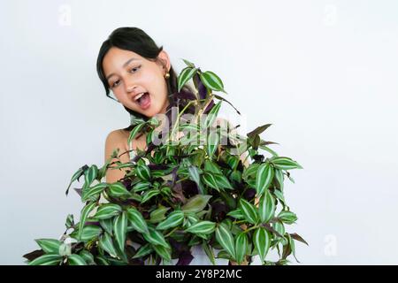 Junge Asiatische Gärtnerin Floristin Mit Gartenpflanzen Stockfoto