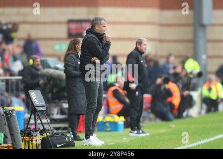 Brisbane Road, London, Großbritannien. Oktober 2024. Frauen Super League Football, Tottenham Hotspur gegen Liverpool; Tottenham Hotspur Manager Robert Vilahamn Credit: Action Plus Sports/Alamy Live News Stockfoto