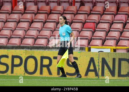 Brisbane Road, London, Großbritannien. Oktober 2024. Frauen Super League Football, Tottenham Hotspur gegen Liverpool; Schiedsrichterin Sophie Dennington. Beschreibung: Action Plus Sports/Alamy Live News Stockfoto