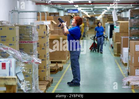 Verwendet mit Barcode-Leser, Lager, Krankenhaus Donostia, San Sebastian, Gipuzkoa, Baskenland, Spanien. Stockfoto