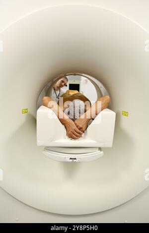 PET-CT Siemens Biograph, kombinierte Apparatur für Positronen-Emissions-Tomographie PET und Röntgen-Computertomographie CT, Nuklearmedizin, Onkologikoa Hospital, Oncology Institute, Case Center for Prevention, Diagnostics and treatment of Cancer, Donostia, San Sebastian, Gipuzkoa, Baskenland, Spanien. Stockfoto