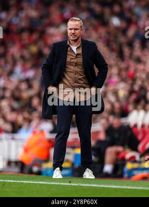 Arsenal-Manager Jonas Eidevall ist beim Women's Super League-Spiel im Emirates Stadium in London auf der Touchline. Bilddatum: Sonntag, 6. Oktober 2024. Stockfoto