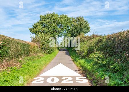 Der Weg zum Konzept 2025, das neue Jahr 2025 vor uns liegt Stockfoto