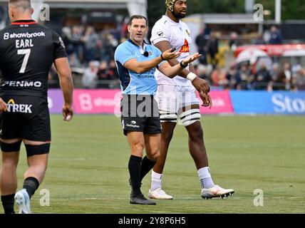 Hendon, Vereinigtes Königreich. Oktober 2024. Premierminister Rugby. Saracens V Exeter Chiefs. StoneX Stadium. Hendon. Karl Dickson (Schiedsrichter) beim Rugby-Spiel der Saracens V Exeter Chiefs Gallagher Premiership. Quelle: Sport In Pictures/Alamy Live News Stockfoto