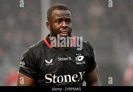 Hendon, Vereinigtes Königreich. Oktober 2024. Premierminister Rugby. Saracens V Exeter Chiefs. StoneX Stadium. Hendon. Rotimi Segun (Saracens) während des Rugbyspiels Saracens V Exeter Chiefs Gallagher Premiership. Quelle: Sport In Pictures/Alamy Live News Stockfoto