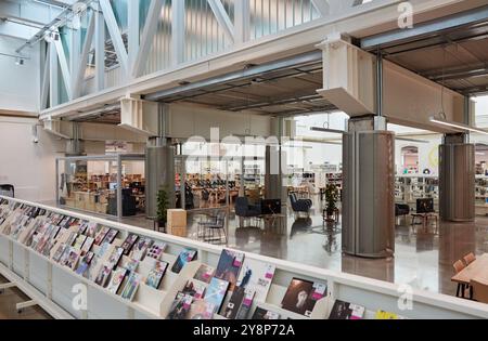 Tabakaleras Schöpfungsbibliothek. Tabakalera. Modernes Kulturzentrum. Donostia. San Sebastian. Gipuzkoa. Baskenland. Spanien. Europa. Stockfoto