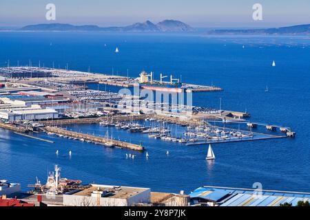 Hafen und Ria de Vigo, Blick vom Monte do Castro Park, im Hintergrund Cies Inseln, Vigo, Pontevedra, Galicien, Spanien. Stockfoto