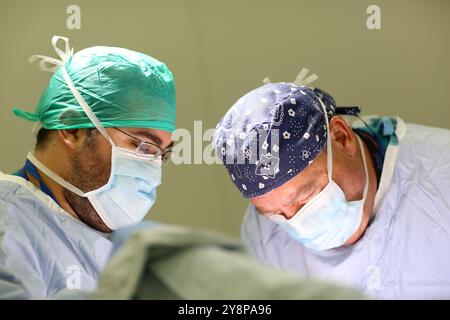 Chirurg, Chirurgie, Operationssaal, Onkologikoa Hospital, Onkologisches Institut, Fallzentrum für Prävention, Diagnose und Behandlung von Krebs, Donostia, San Sebastian, Gipuzkoa, Baskenland, Spanien. Stockfoto